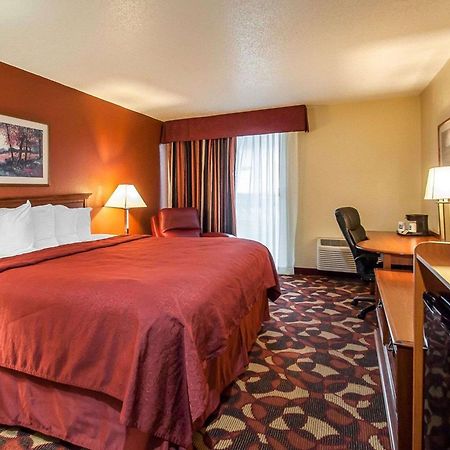 Quality Inn & Suites Kansas City I-435N Near Sports Complex מראה חיצוני תמונה