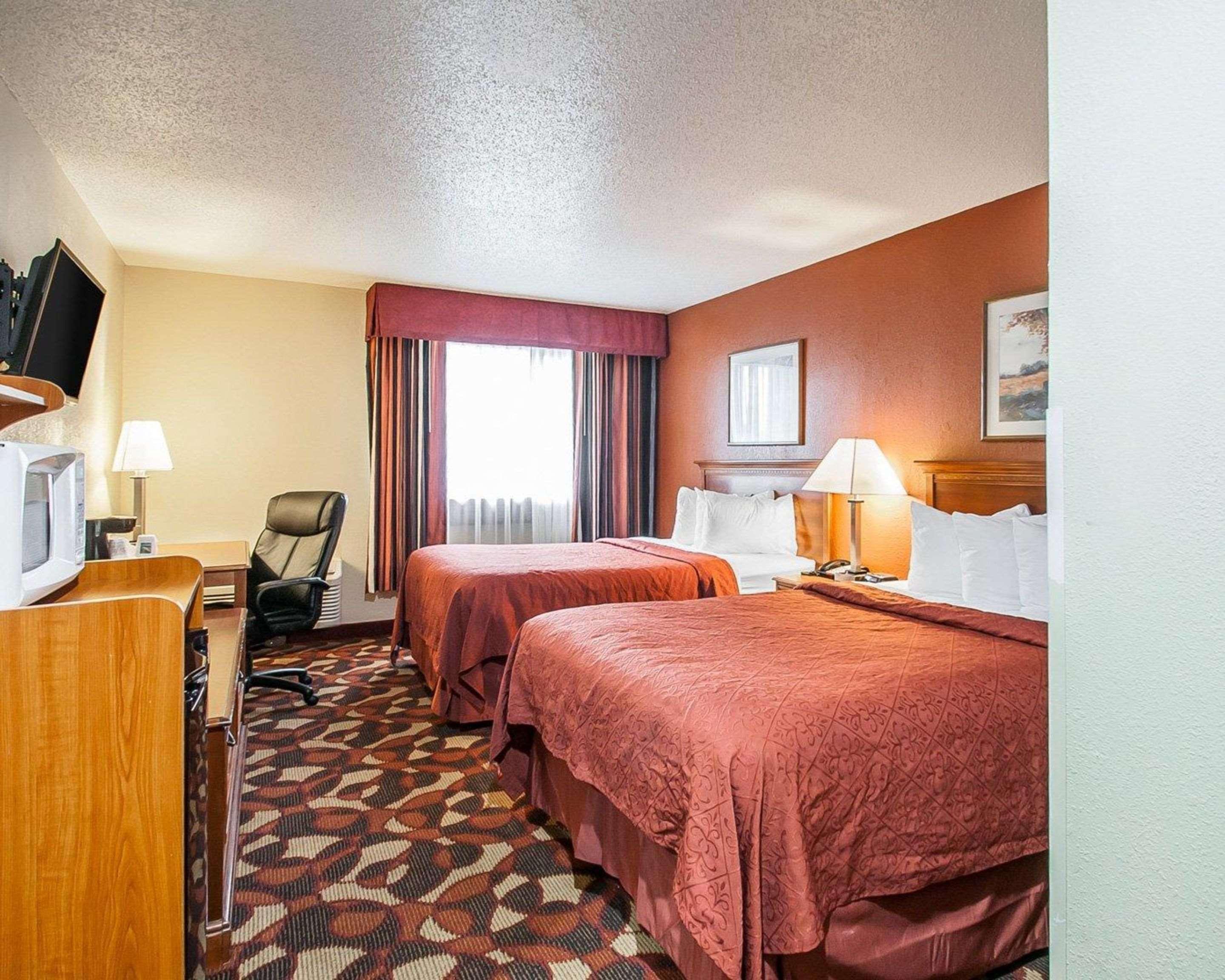 Quality Inn & Suites Kansas City I-435N Near Sports Complex מראה חיצוני תמונה