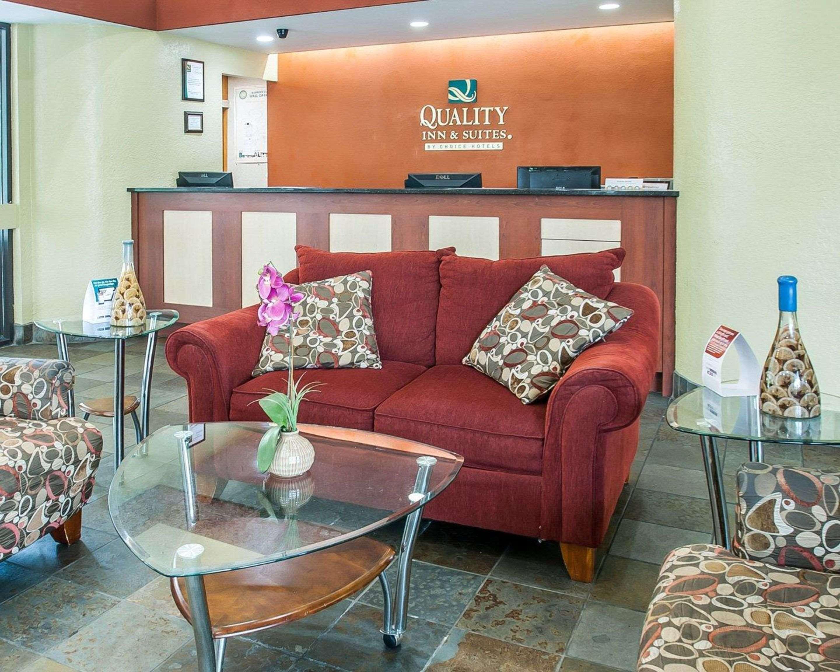 Quality Inn & Suites Kansas City I-435N Near Sports Complex מראה חיצוני תמונה