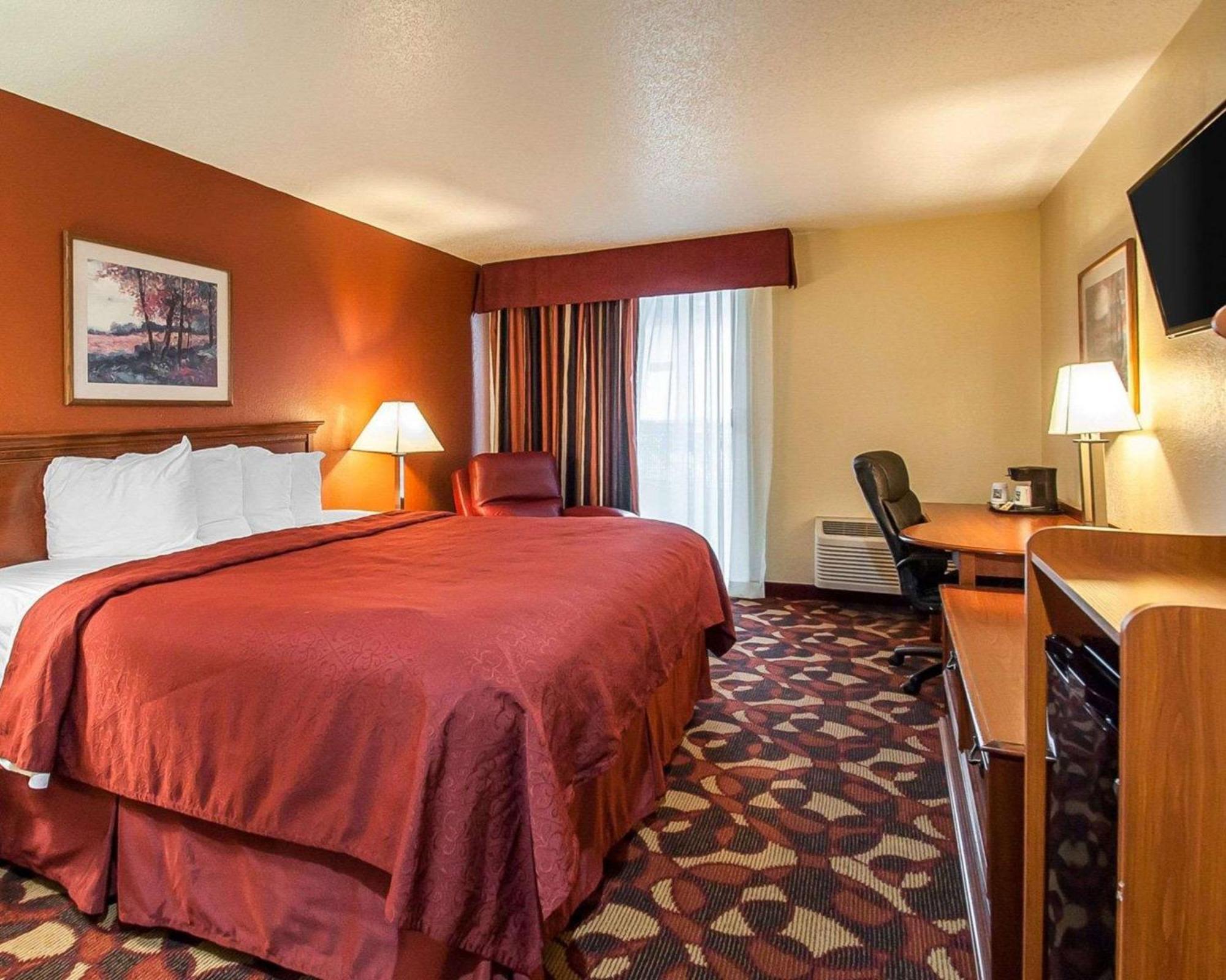 Quality Inn & Suites Kansas City I-435N Near Sports Complex מראה חיצוני תמונה